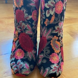 NEW! MIA embroidered black boots. Size 7.